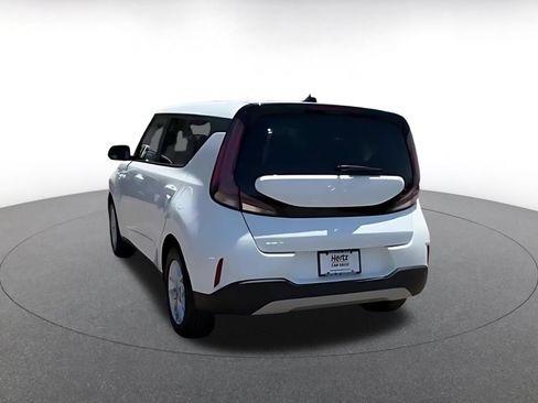 Used 2025 Kia Soul LX w/ LX Technology Package FWD image 16