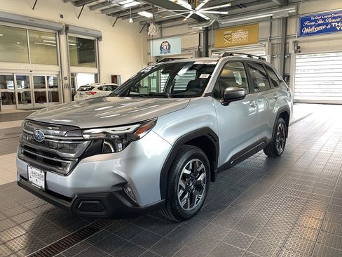 Used 2025 Subaru Forester Premium image 3