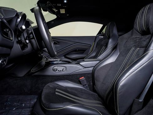 Used 2023 Aston Martin V8 Vantage Coupe image 21