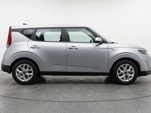 Used 2025 Kia Soul LX w/ LX Technology Package image 11