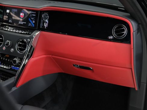 Used 2025 Rolls-Royce Cullinan image 41