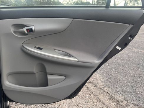 Used 2013 Toyota Corolla LE Special Edition image 18