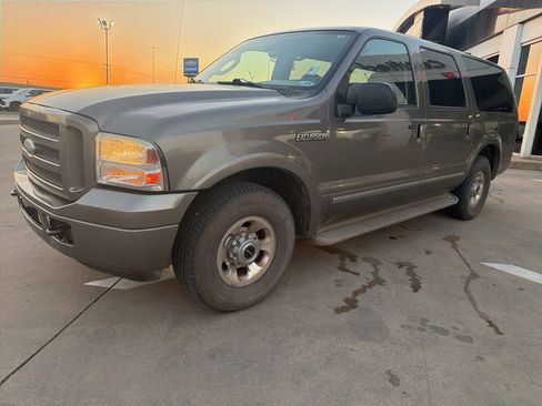 Used 2005 Ford Excursion Limited image 7