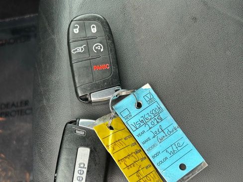 Used 2018 Jeep Grand Cherokee Limited image 42