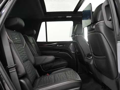 Used 2024 Cadillac Escalade Sport Platinum w/ LPO, ONYX Package AWD/4WD image 12