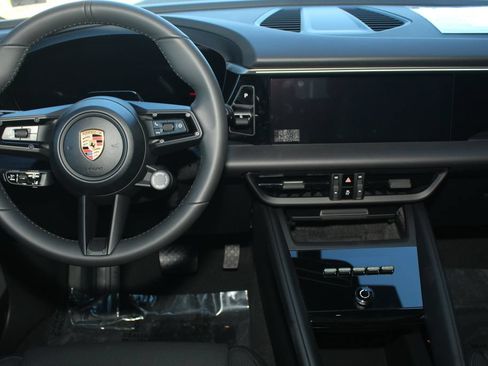 New 2026 Porsche Macan 4 Electric AWD/4WD image 6
