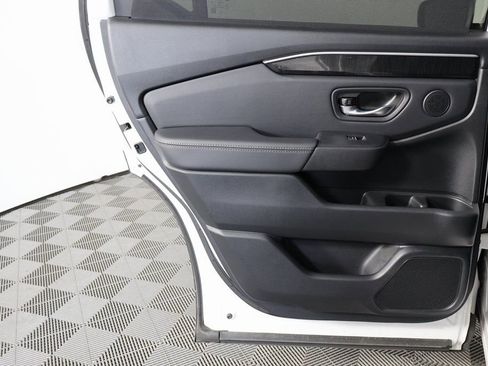 Used 2025 Honda Pilot Elite image 14