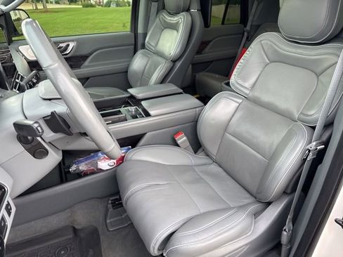 Used 2019 Lincoln Navigator Reserve w/ Cargo Package AWD/4WD image 9