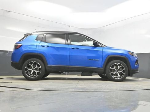 Used 2025 Jeep Compass Limited AWD/4WD image 36
