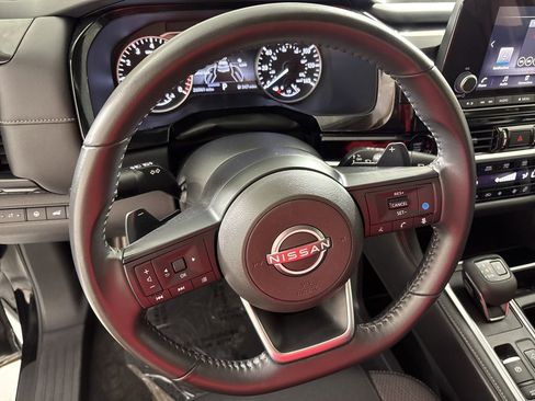 Used 2025 Nissan Pathfinder SV FWD image 29