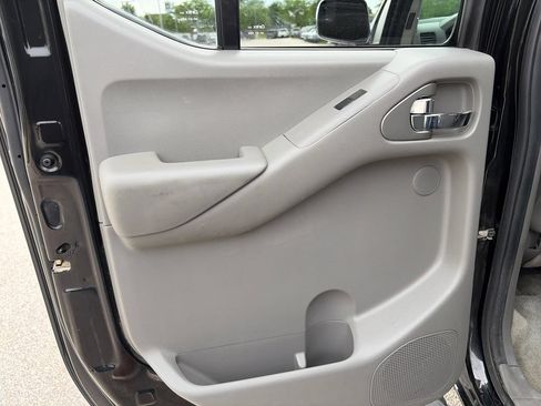 Used 2016 Nissan Frontier SL w/ Moonroof Package AWD/4WD image 27