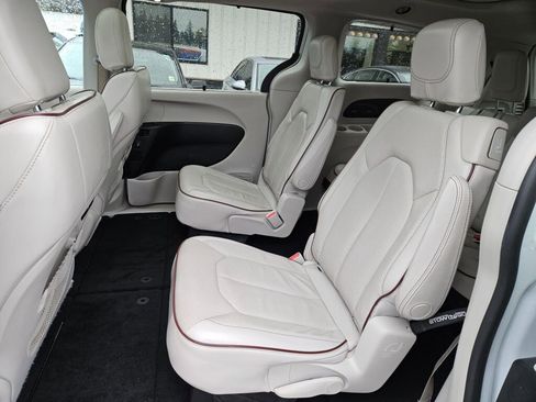 Used 2019 Chrysler Pacifica Limited image 22