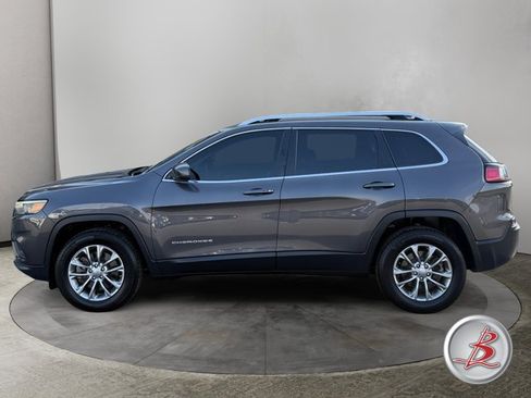 Used 2019 Jeep Cherokee Latitude Plus AWD/4WD image 4