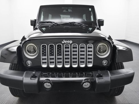 Used 2018 Jeep Wrangler Unlimited Sahara image 2