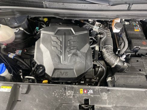 Used 2023 Kia Carnival LX image 13