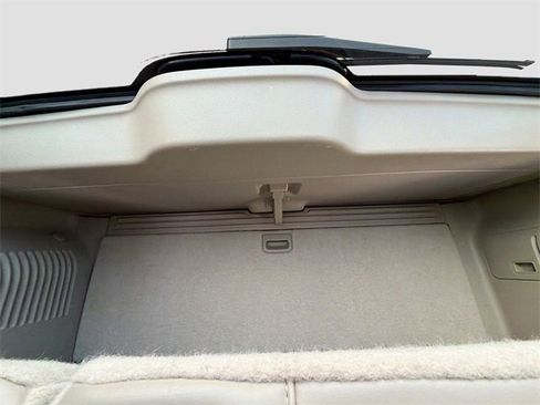 Used 2016 Lincoln Navigator Select image 12