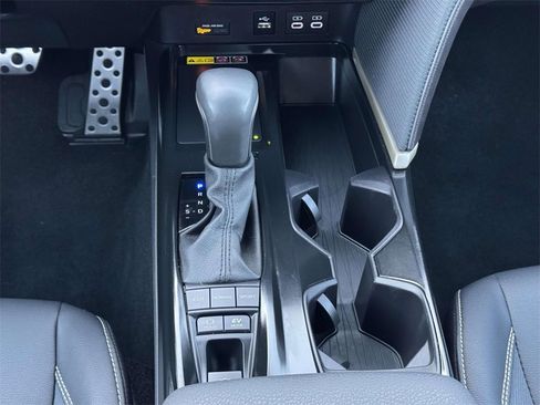 Used 2025 Toyota Camry SE image 6