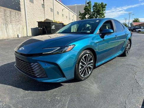 Used 2026 Toyota Camry XLE w/ Premium Plus Package FWD image 1