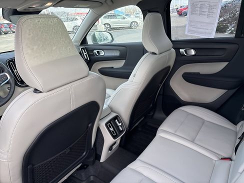 Certified 2025 Volvo XC40 B5 Ultra w/ Protection Package Premier image 32