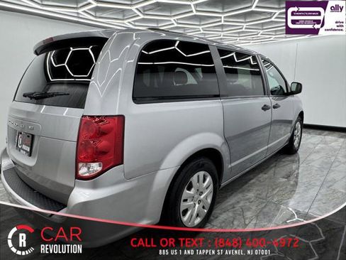Used 2019 Dodge Grand Caravan SE w/ UConnect Hands-Free Group image 8
