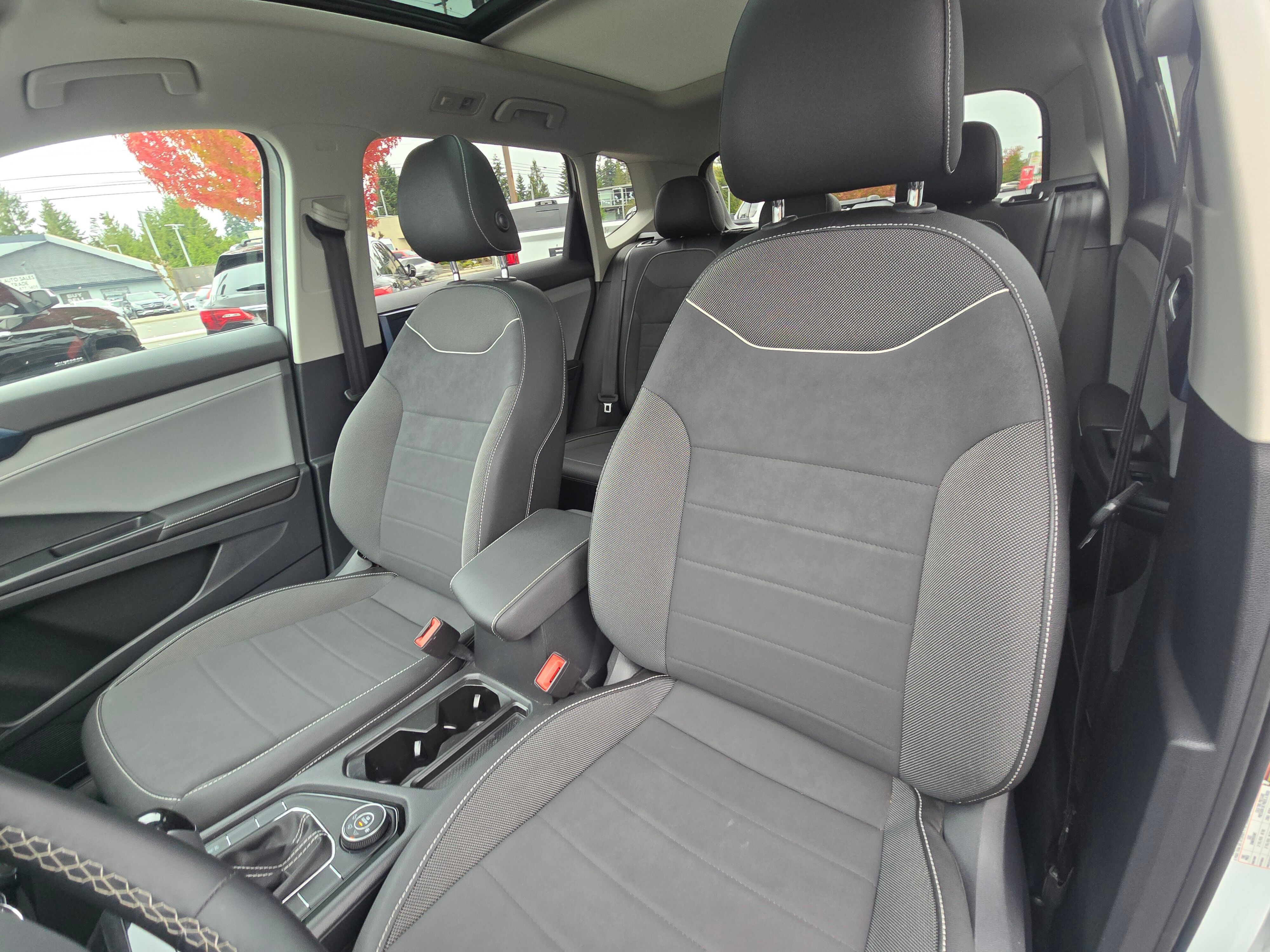 Used 2024 Volkswagen Taos SE w/ Panoramic Sunroof Package AWD/4WD image 22