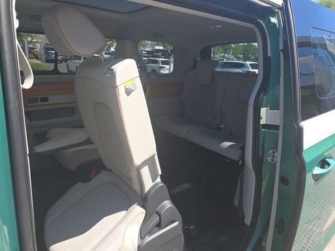Used 2025 Volkswagen ID. Buzz Pro S Plus RWD image 7