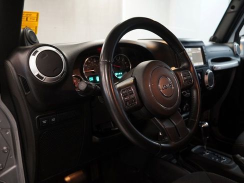 Used 2014 Jeep Wrangler Unlimited Rubicon w/ Connectivity Group image 6