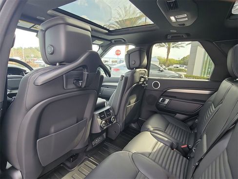 New 2026 Land Rover Discovery Limited Edition image 17