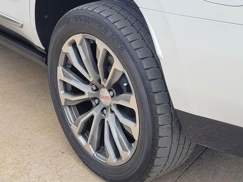 Used 2021 GMC Yukon Denali w/ Denali Premium Package image 6