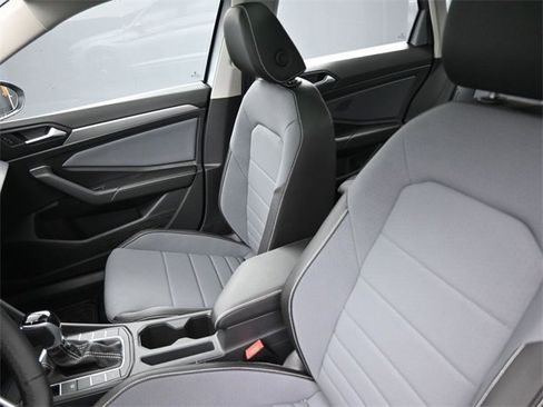 New 2025 Volkswagen Jetta SE image 31