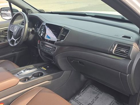 Used 2025 Honda Passport EX-L image 11