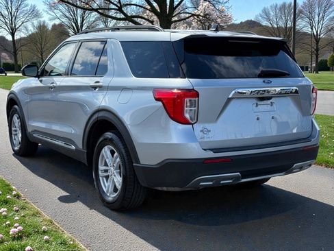 Used 2023 Ford Explorer XLT w/ Equipment Group 202A AWD/4WD image 6