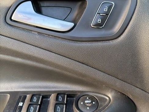 Used 2015 Ford Escape SE w/ Equipment Group 201A image 13