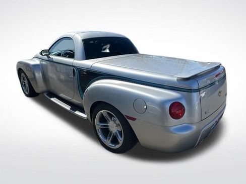 Used 2004 Chevrolet SSR w/ Preferred Equipment Group image 4