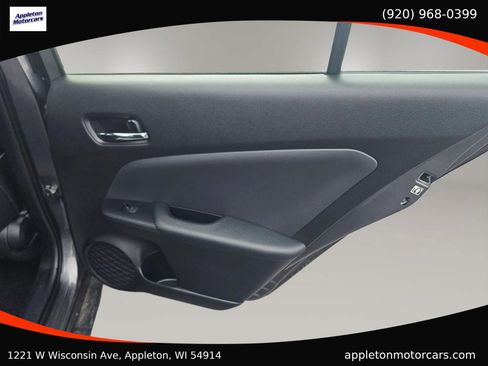 Used 2019 Toyota Prius LE image 29