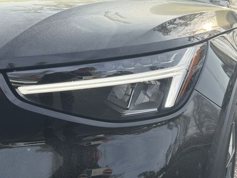 Certified 2025 Volvo XC40 B5 Core w/ Protection Package Premier image 6