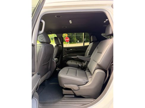 Used 2025 Chevrolet Traverse LT FWD image 8