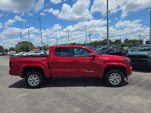 Used 2025 Toyota Tacoma SR5 AWD/4WD image 3