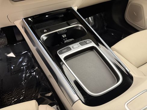 Used 2025 Mercedes-Benz GLB 250 image 35