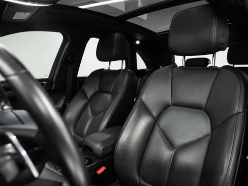Certified 2023 Porsche Macan S AWD/4WD image 5