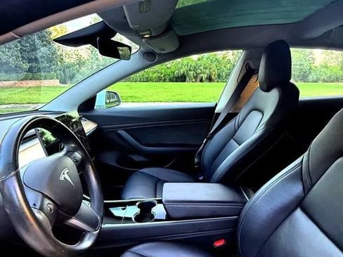 Used 2018 Tesla Model 3 Mid Range RWD image 8