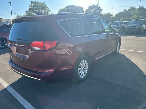 Used 2018 Chrysler Pacifica Touring-L Plus FWD image 5