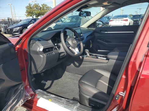 New 2025 Nissan Altima 2.5 SR image 8