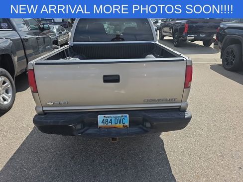 Used 2004 Chevrolet S10 Pickup LS w/ Appearance Package AWD/4WD image 3