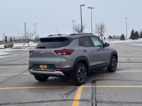 Used 2024 Chevrolet TrailBlazer LT w/ LT Cold Weather Package image 3