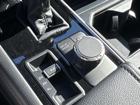 Used 2023 Toyota Tundra Limited image 32