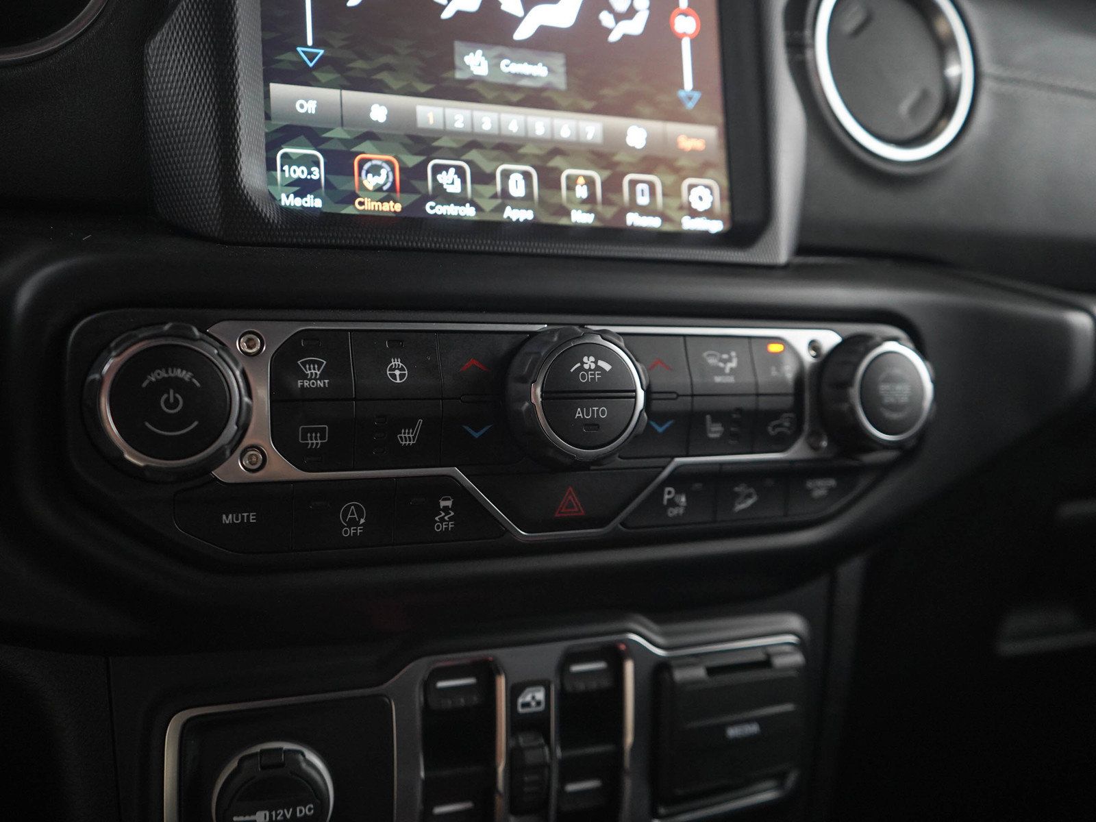 Used 2020 Jeep Wrangler Unlimited Sahara AWD/4WD image 21