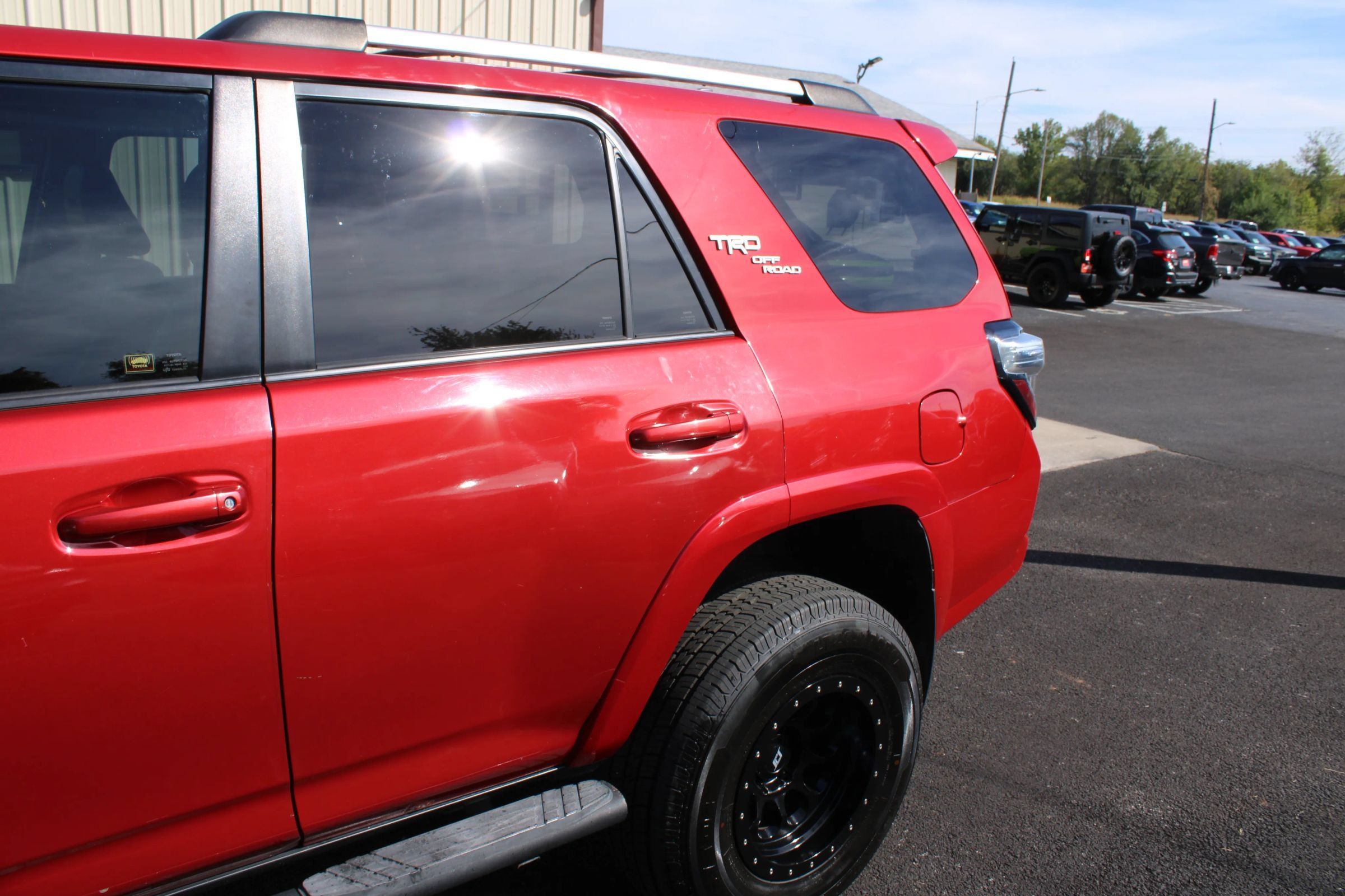 Used 2017 Toyota 4Runner TRD Off-Road Premium AWD/4WD image 4