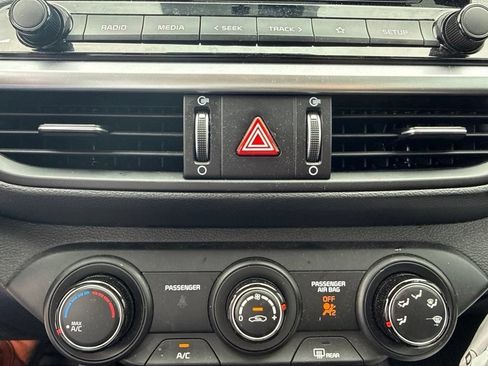 Used 2024 Kia Forte LXS w/ LXS Technology Package FWD image 20