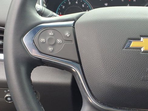 Used 2023 Chevrolet Traverse LT image 18